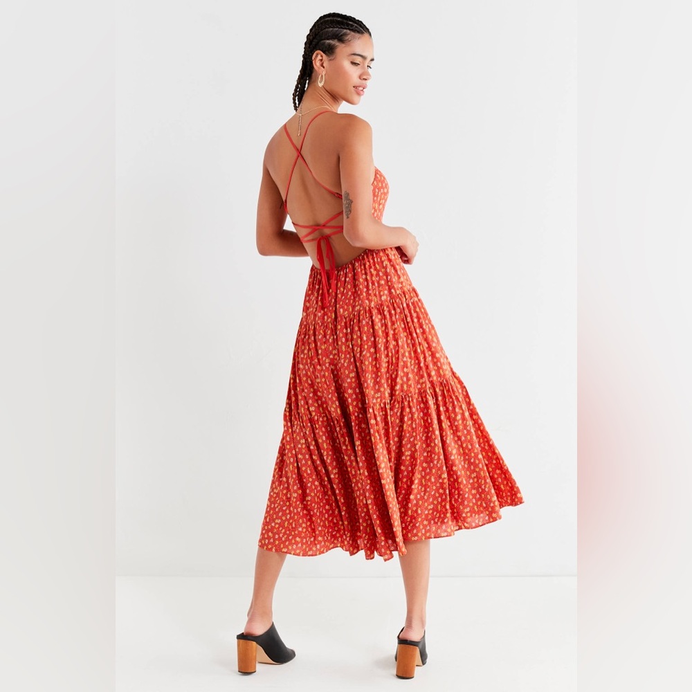 Elegant Red Floral Dress - Picture 10 of 16